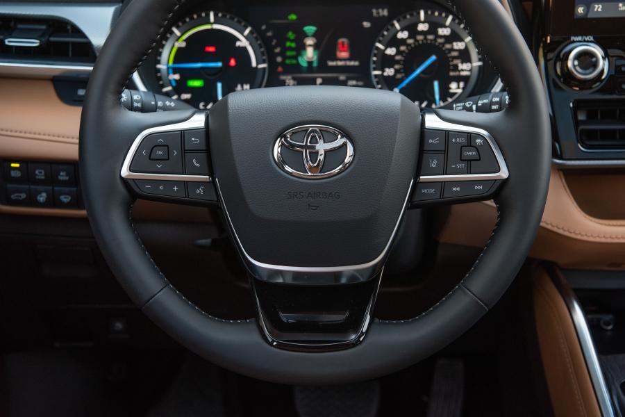 Панель приборов Toyota Highlander Hybrid Platinum AWD 2019 года  (фото 55 из 67)